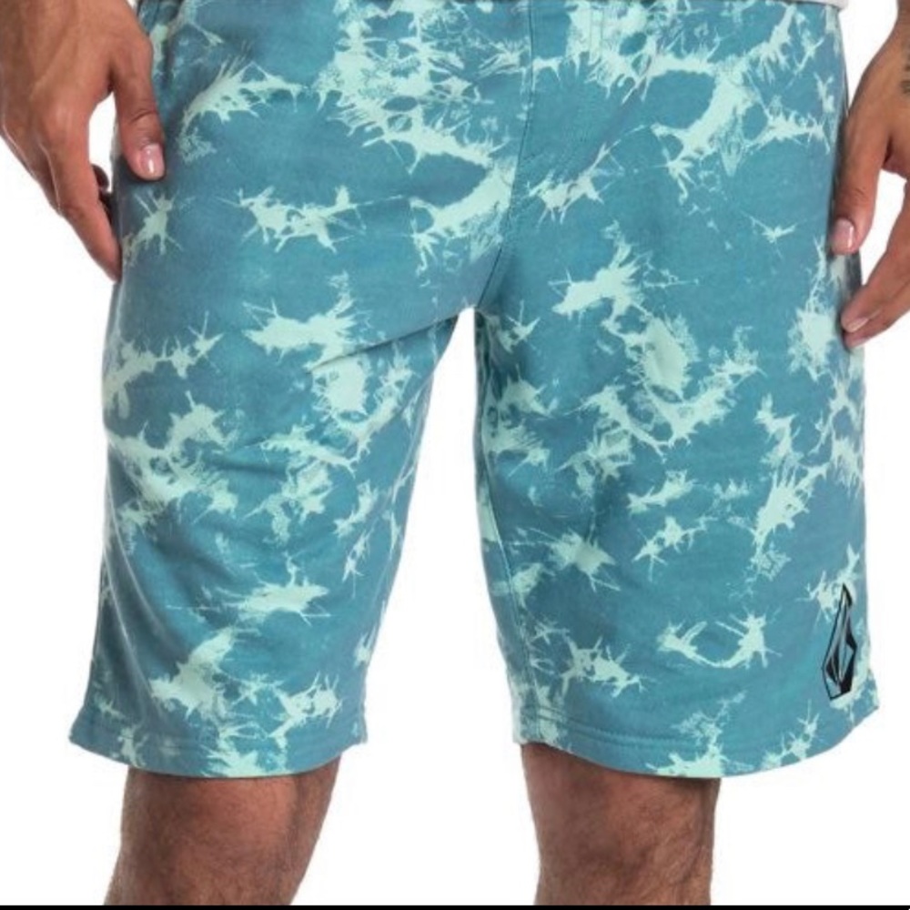 Volcom tie-dye shorts cotton L
